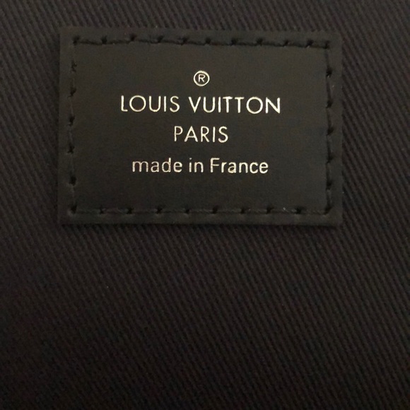 Louis Vuitton Avenue Sling Bag - Picture 3 of 8